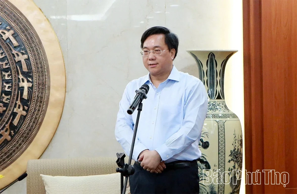 Ninh Binh Provincial Party Standing Committee Delegation Visits and Works with Phu Tho Province