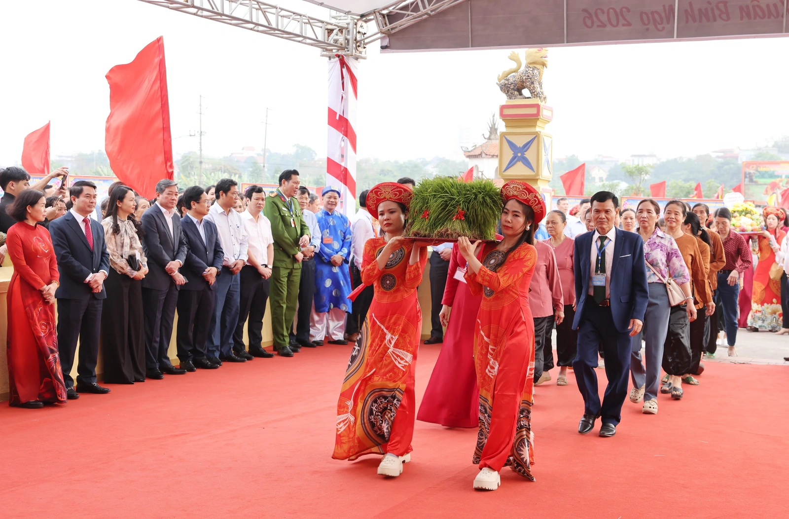 Lễ hội Vua Hùng dạy dân cấy lúa - Khai sáng nghề nông