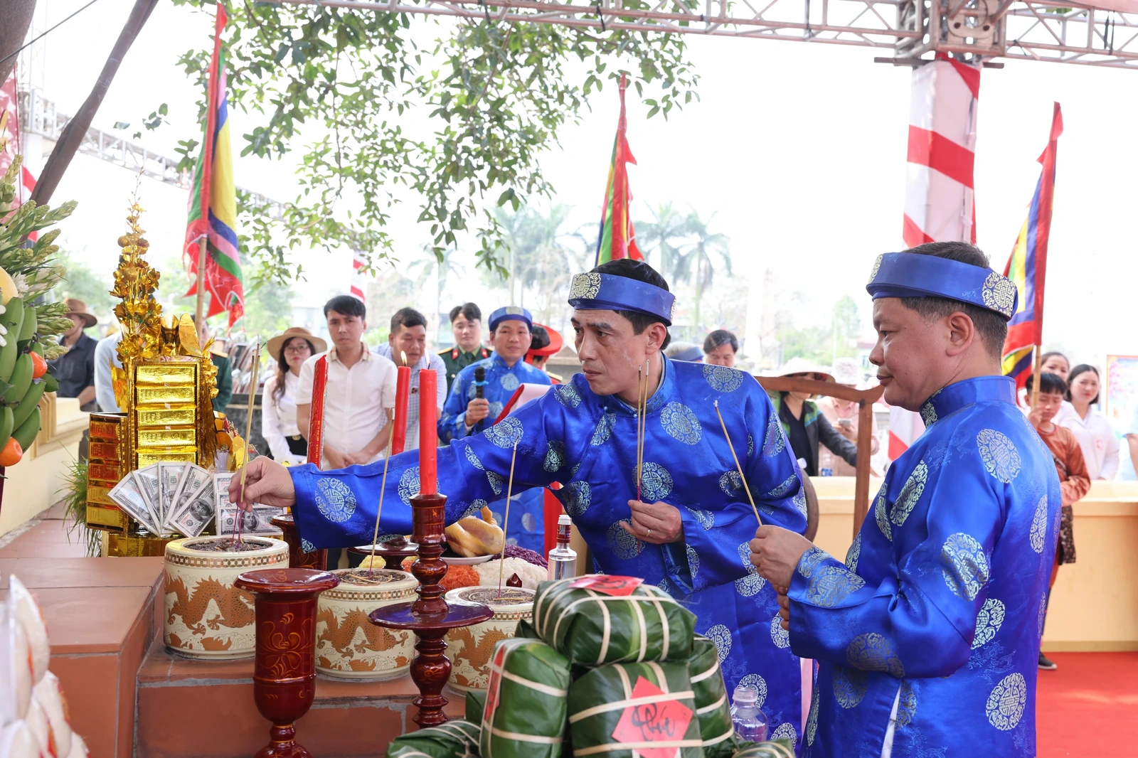 Lễ hội Vua Hùng dạy dân cấy lúa - Khai sáng nghề nông