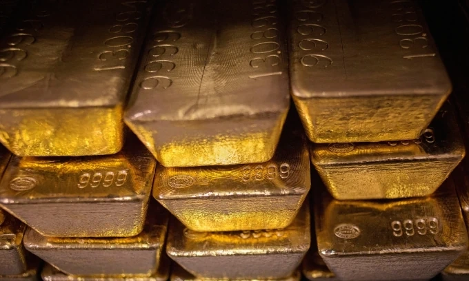 Giá vàng thế giới bật tăng, chứng khoán châu Á đỏ lửa