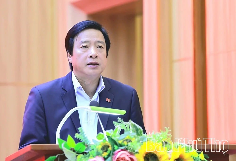 Phó Bí thư Tỉnh ủy Nguyễn Mạnh Sơn và các ứng cử viên đại biểu HĐND tỉnh tiếp xúc cử tri