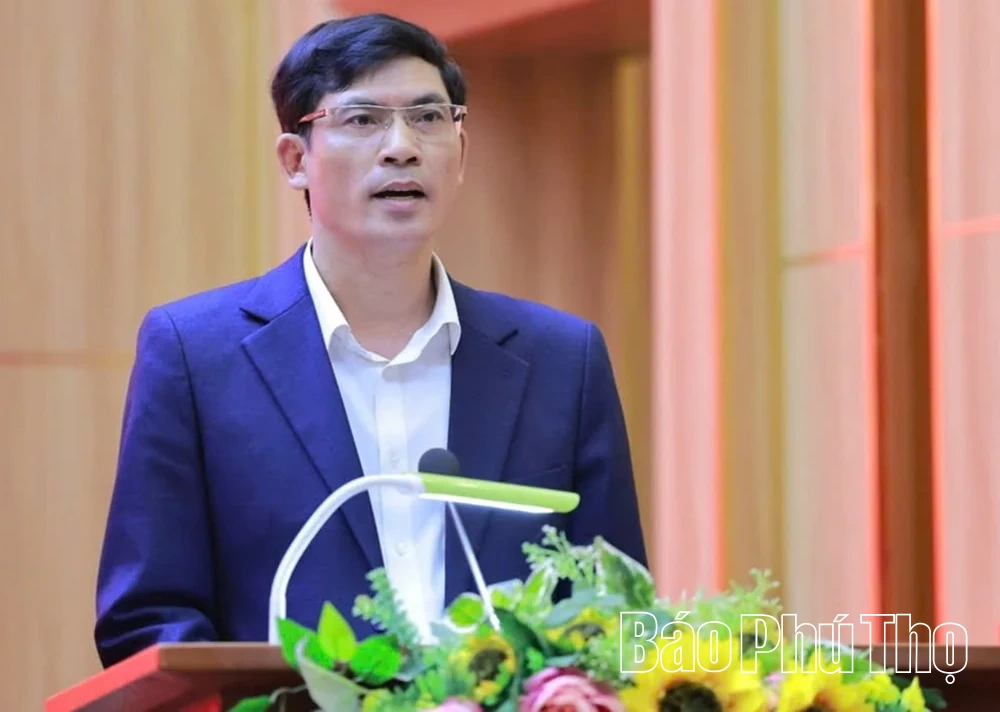 Phó Bí thư Tỉnh ủy Nguyễn Mạnh Sơn và các ứng cử viên đại biểu HĐND tỉnh tiếp xúc cử tri