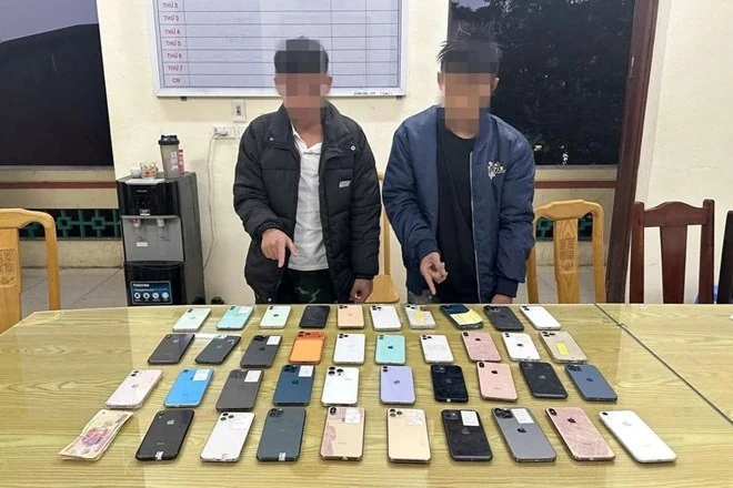 Công an Phú Thọ bắt 2 đối tượng trộm 39 điện thoại iPhone ở xã Xuân Đài