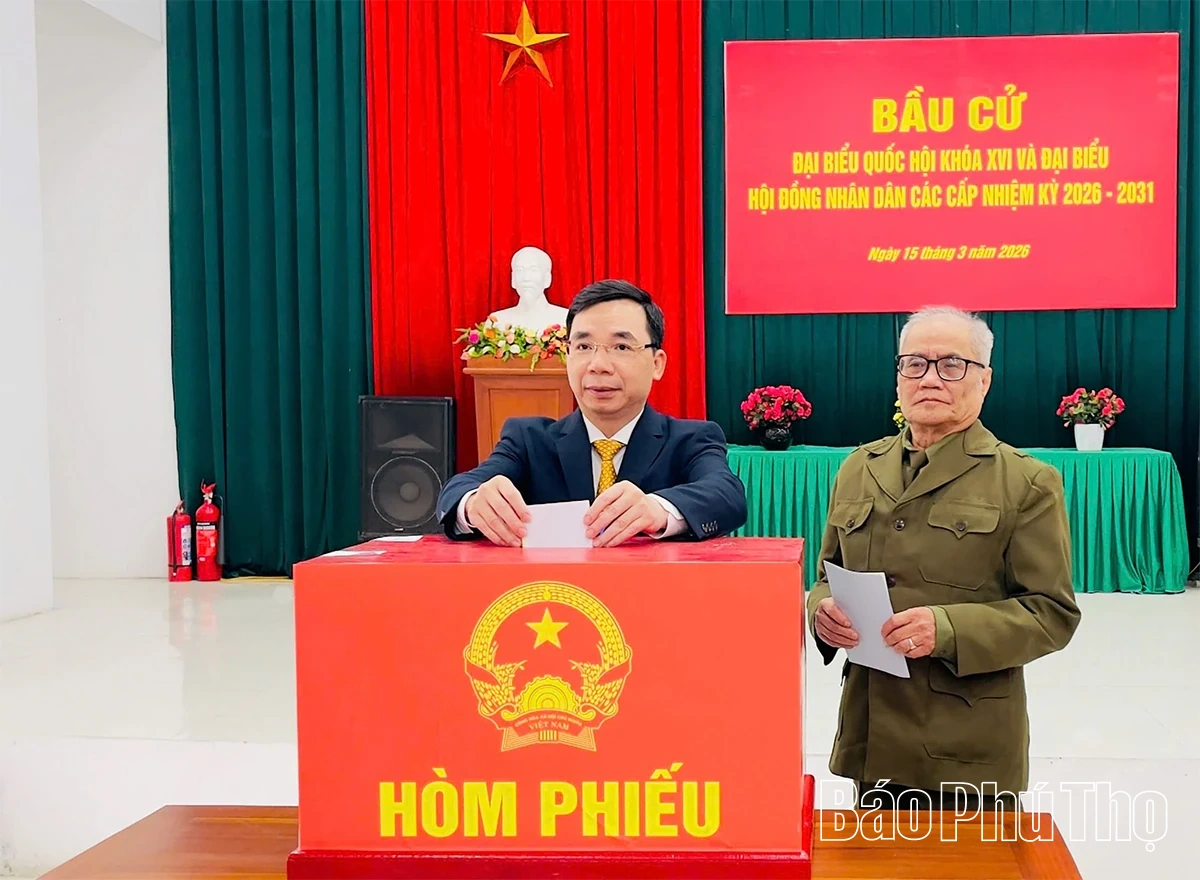 Phó Bí thư Tỉnh ủy Bùi Huy Vĩnh kiểm tra công tác bầu cử tại một số địa phương