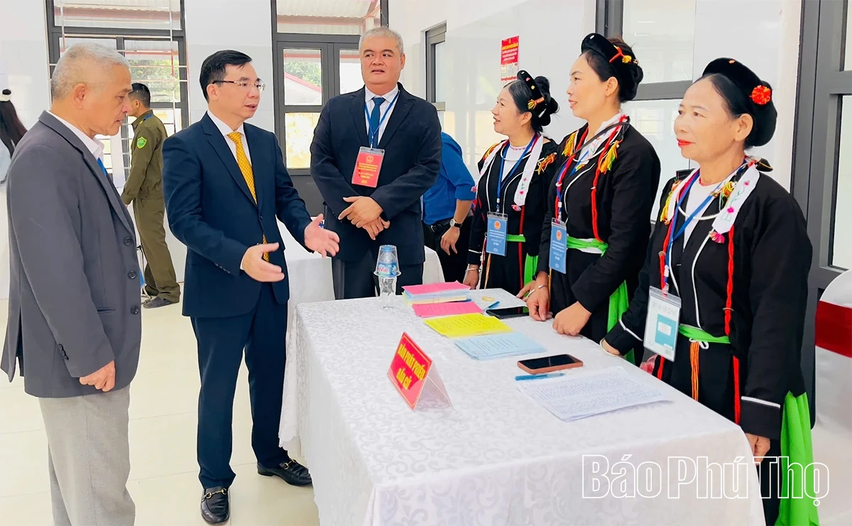 Phó Bí thư Tỉnh ủy Bùi Huy Vĩnh kiểm tra công tác bầu cử tại một số địa phương