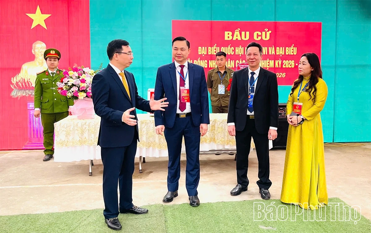 Phó Bí thư Tỉnh ủy Bùi Huy Vĩnh kiểm tra công tác bầu cử tại một số địa phương