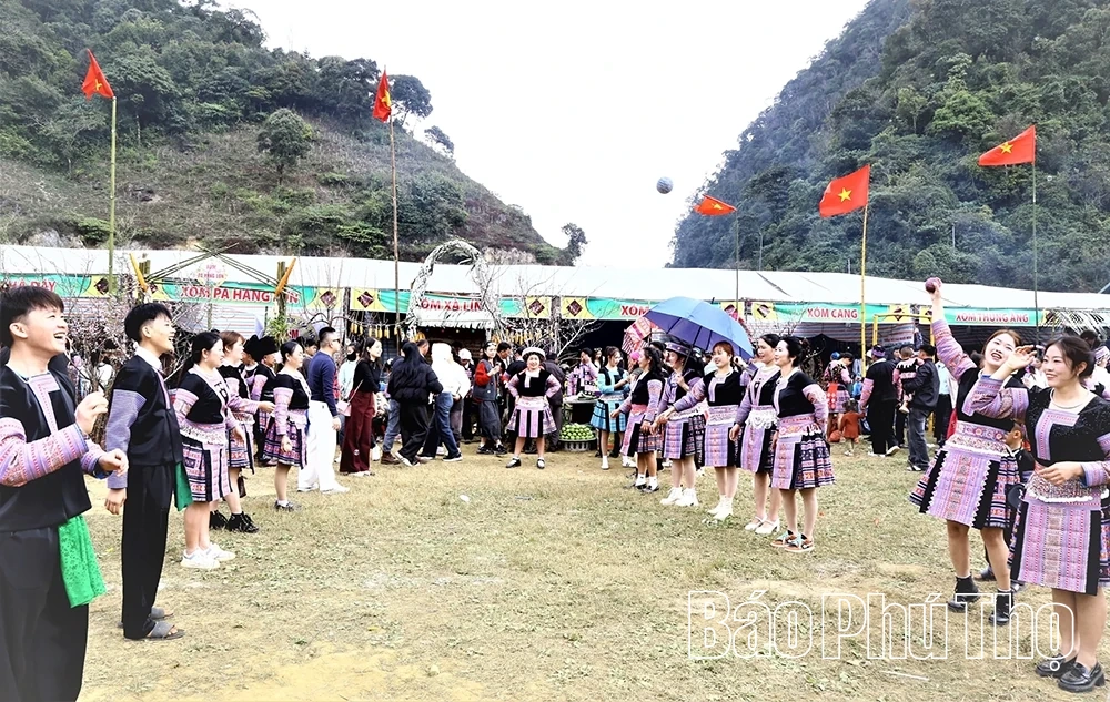 Giữ gìn và phát huy bản sắc văn hóa vùng đồng bào dân tộc thiểu số