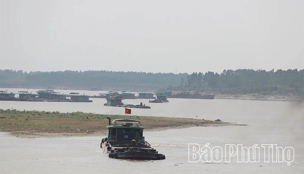 Sông Hồng trơ đáy, vận tải gặp khó khăn