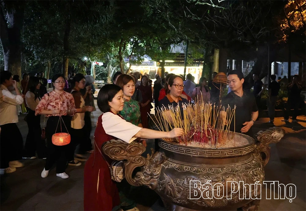 Ấn tượng tour đêm Đền Hùng