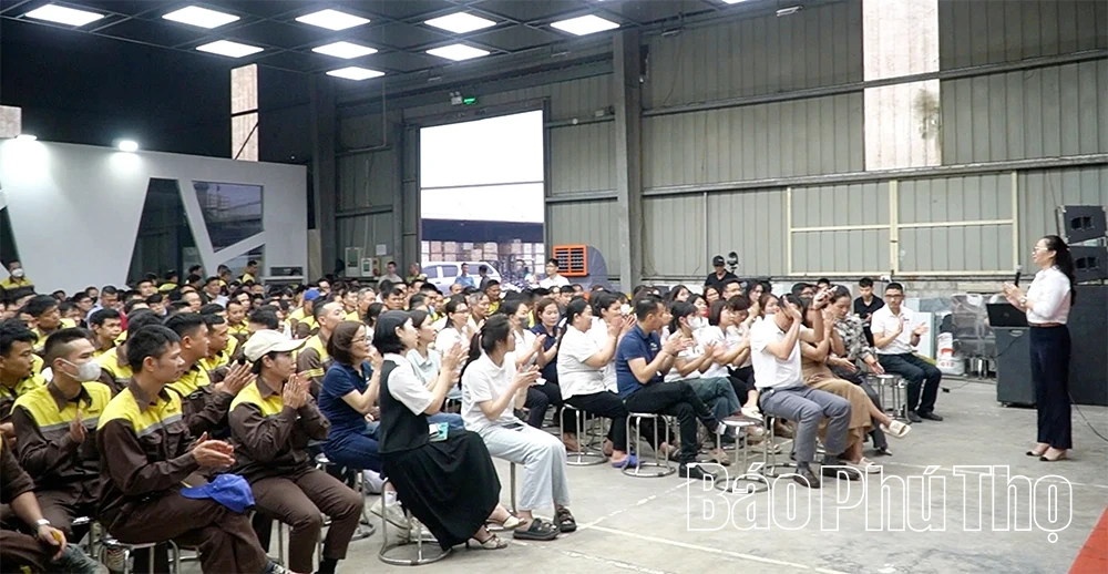 Tập đoàn VTHM tăng lương 8% giúp người lao động vượt “bão giá” xăng dầu