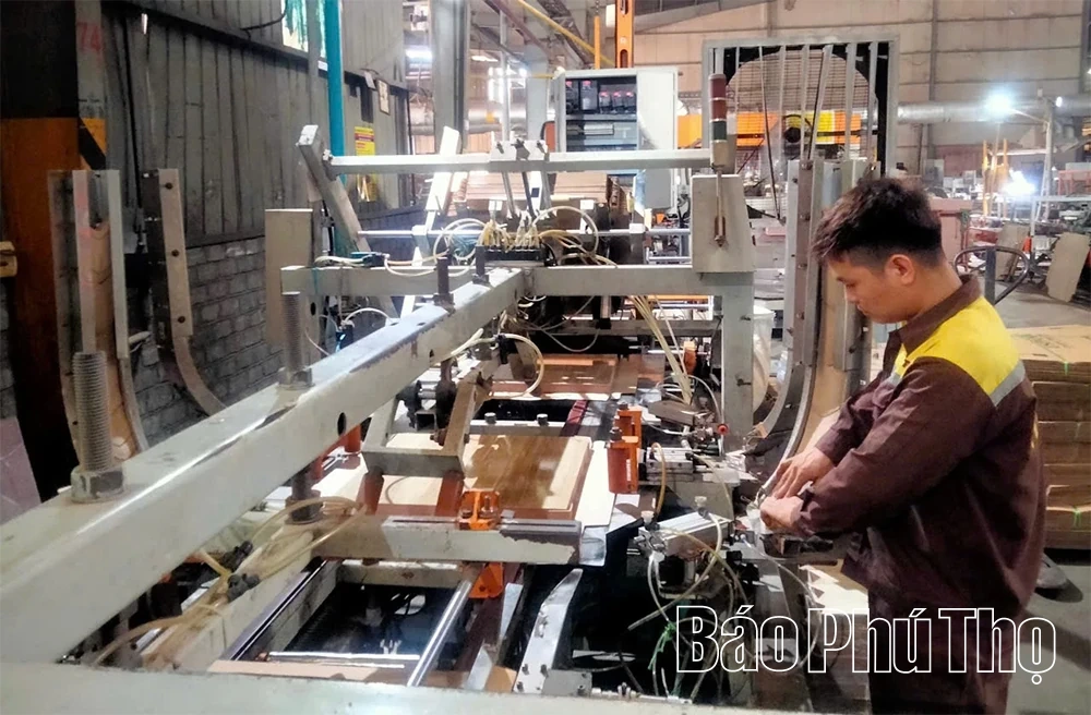 Tập đoàn VTHM tăng lương 8% giúp người lao động vượt “bão giá” xăng dầu