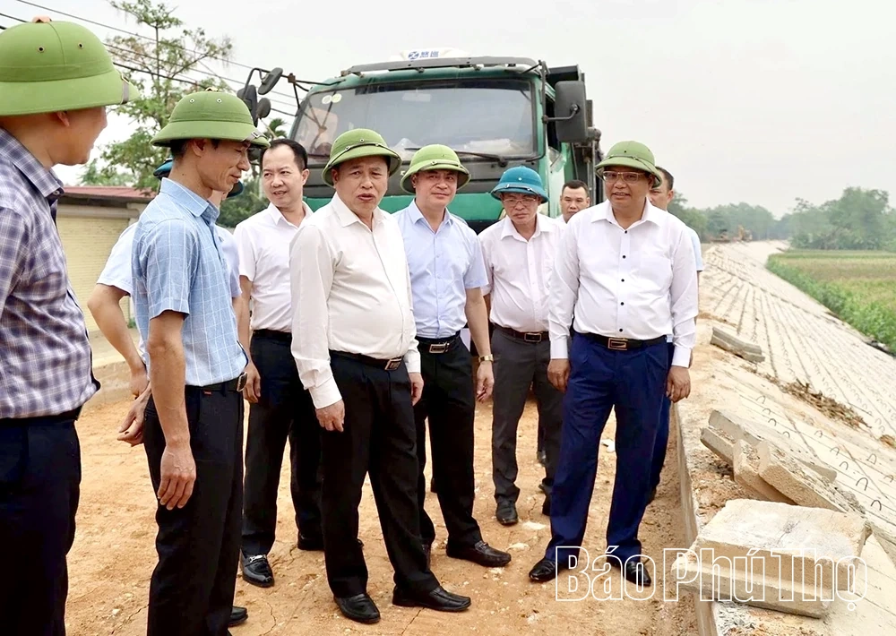 Phó Chủ tịch UBND tỉnh Đinh Công Sứ kiểm tra tiến độ các dự án khắc phục hậu quả bão số 3 tại khu vực Vĩnh Phúc