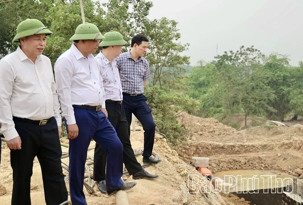 Phó Chủ tịch UBND tỉnh Đinh Công Sứ kiểm tra tiến độ các dự án khắc phục hậu quả bão số 3 tại khu vực Vĩnh Phúc