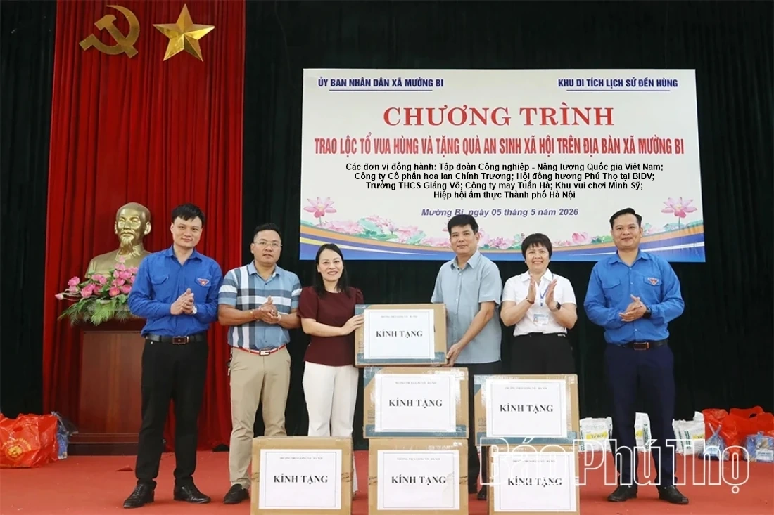 Ấm tình “Lộc Tổ Vua Hùng” đến với người dân xã Mường Bi