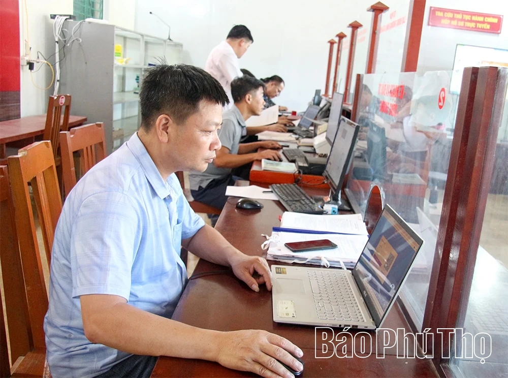 Từ bổ sung nhân lực đến nâng cao chất lượng cán bộ cơ sở
