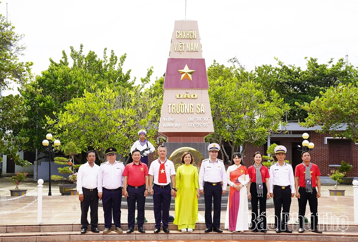 Đoàn công tác tỉnh Phú Thọ hoàn thành chuyến thăm quân dân Trường Sa và Nhà giàn DK1