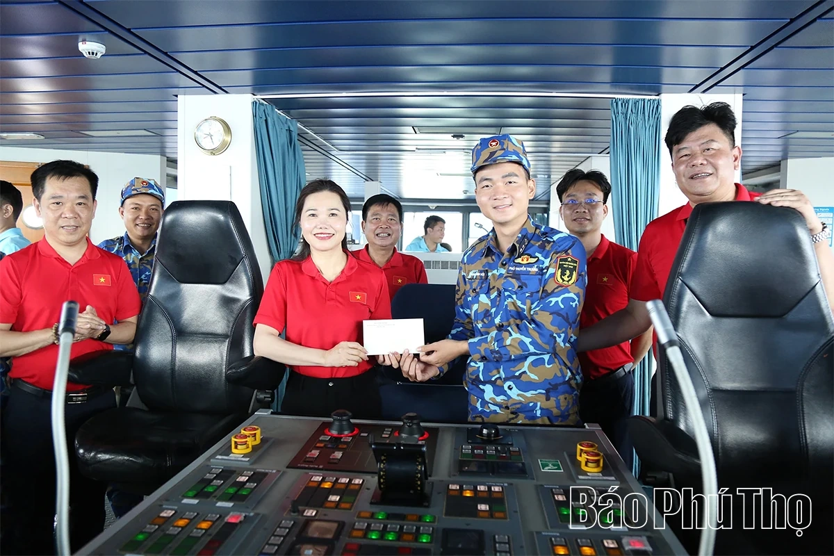 Đoàn công tác tỉnh Phú Thọ hoàn thành chuyến thăm quân dân Trường Sa và Nhà giàn DK1