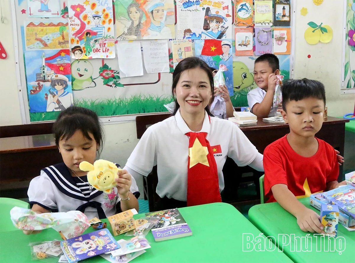 Đoàn công tác tỉnh Phú Thọ hoàn thành chuyến thăm quân dân Trường Sa và Nhà giàn DK1