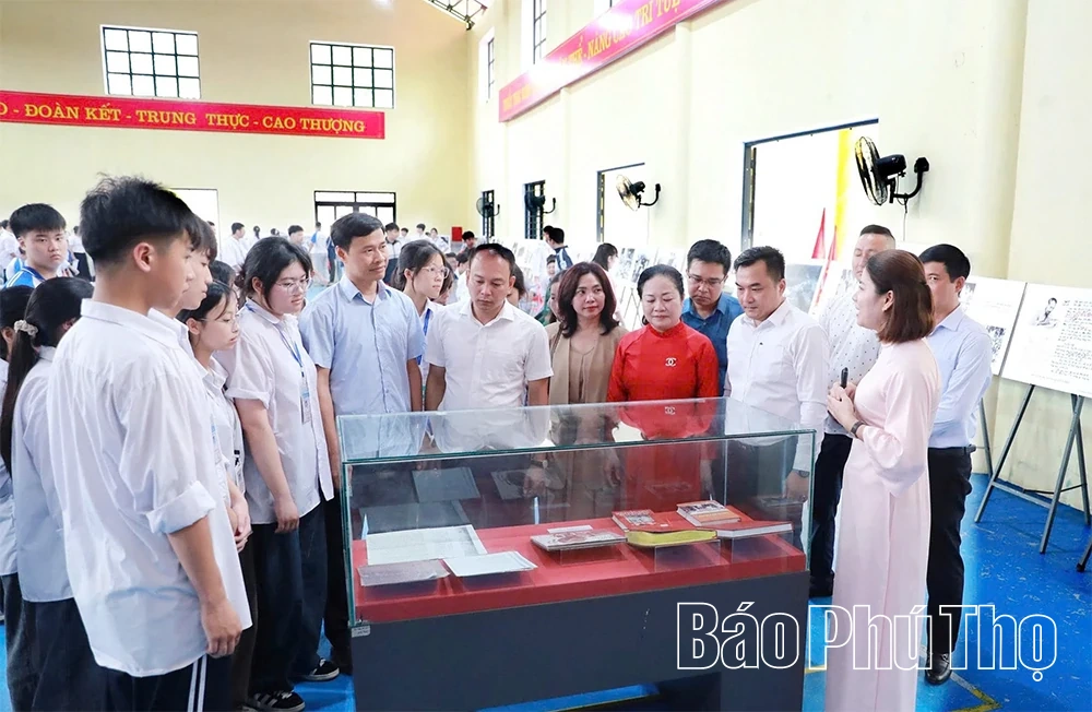 Trưng bày lưu động chuyên đề “Chủ tịch Hồ Chí Minh - Chân dung một con người”
