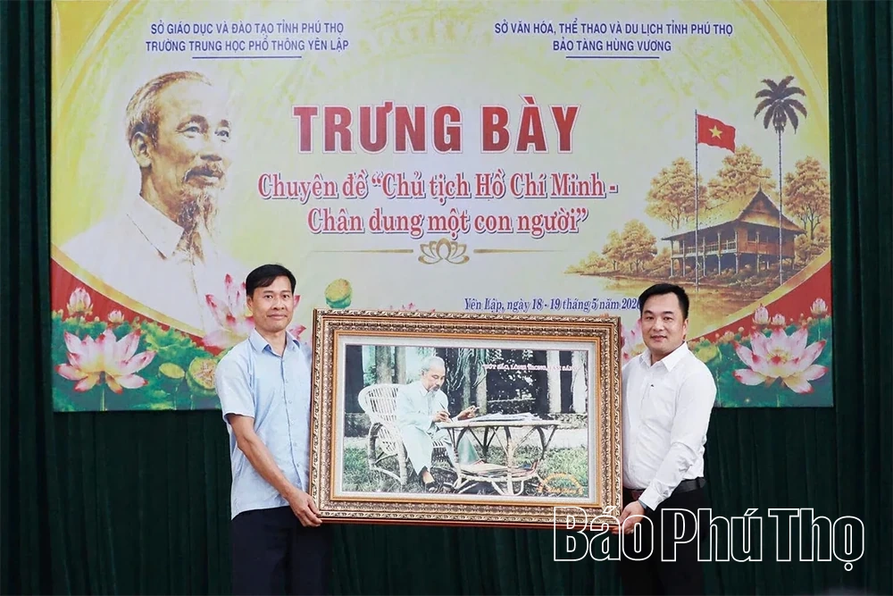 Trưng bày lưu động chuyên đề “Chủ tịch Hồ Chí Minh - Chân dung một con người”