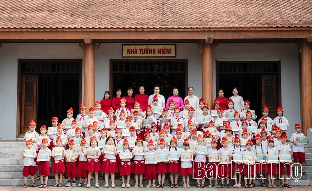 Các trường học tổ chức nhiều hoạt động kỷ niệm 136 năm ngày sinh Chủ tịch Hồ Chí Minh