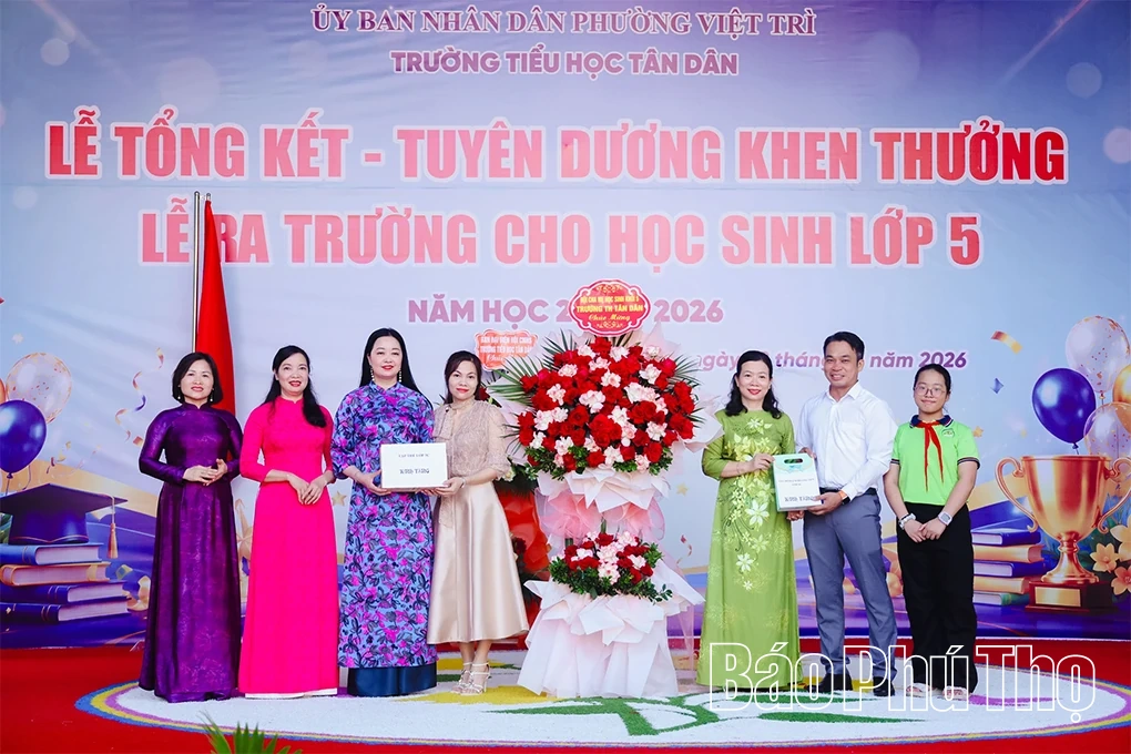 Trường Tiểu học Tân Dân tuyên dương, khen thưởng học sinh xuất sắc năm học 2025 - 2026