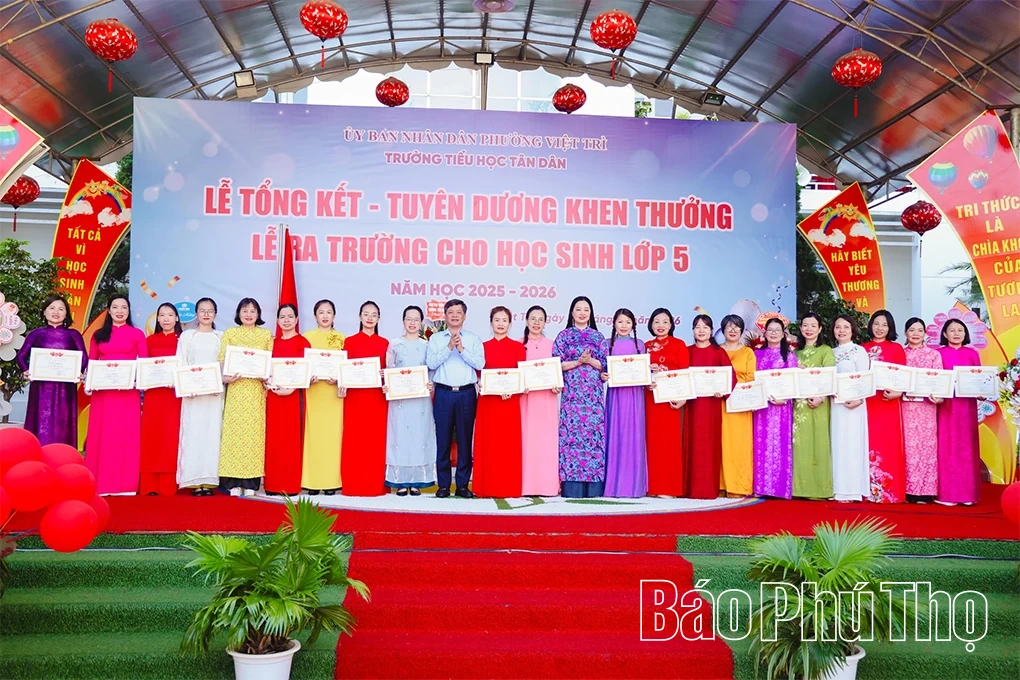 Trường Tiểu học Tân Dân tuyên dương, khen thưởng học sinh xuất sắc năm học 2025 - 2026