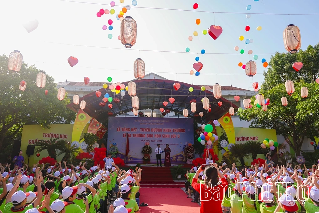 Trường Tiểu học Tân Dân tuyên dương, khen thưởng học sinh xuất sắc năm học 2025 - 2026