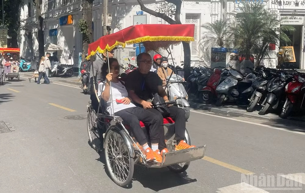 Thời tiết ngày 1/6: Bắc Bộ, Trung Bộ nắng nóng gay gắt, Nam Bộ có mưa rào và dông