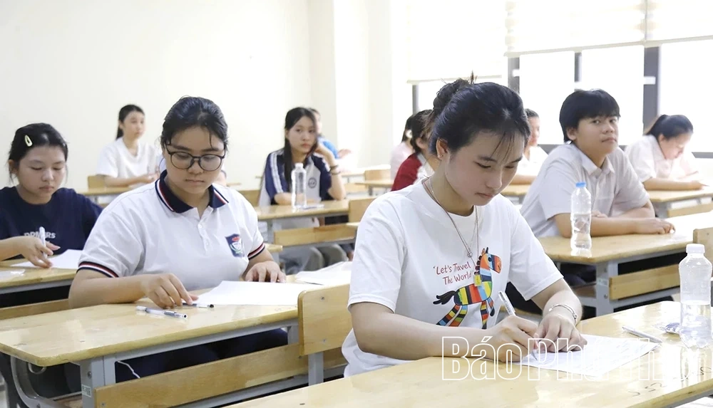 Hội đồng coi thi THPT Chuyên Hùng Vương: 1.401 thí sinh hoàn thành bài thi môn chuyên