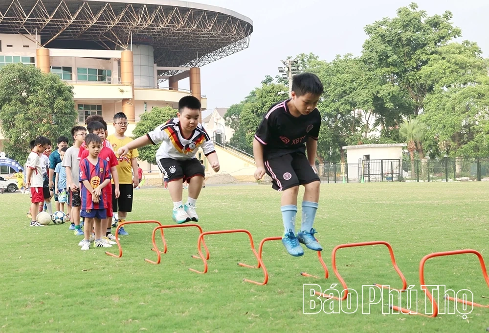 Ươm mầm năng khiếu bóng đá