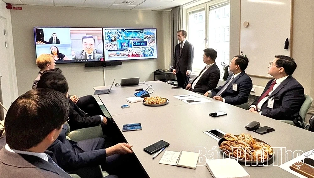 Phu Tho Delegation Works with ASSA ABLOY Asia Holding AB in Sweden