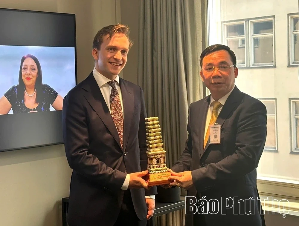 Phu Tho Delegation Works with ASSA ABLOY Asia Holding AB in Sweden