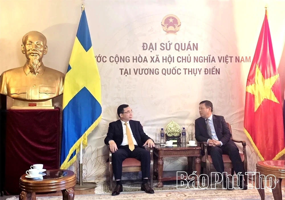 Đoàn công tác của tỉnh thăm và làm việc với Đại sứ quán và một số doanh nghiệp Thụy Điển
