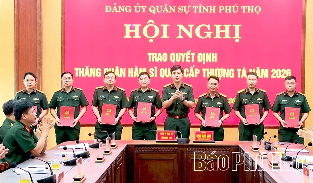 33 đồng chí được thăng quân hàm Thượng tá