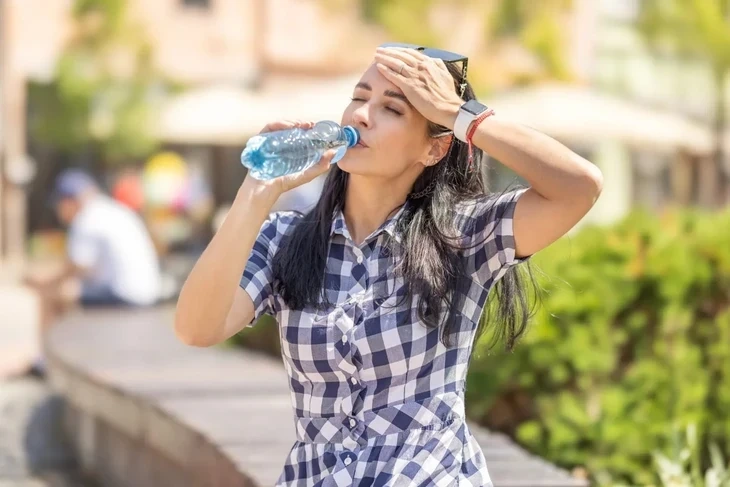 3 nguyên tắc uống nước giúp cơ thể không mất nước ngày nắng nóng