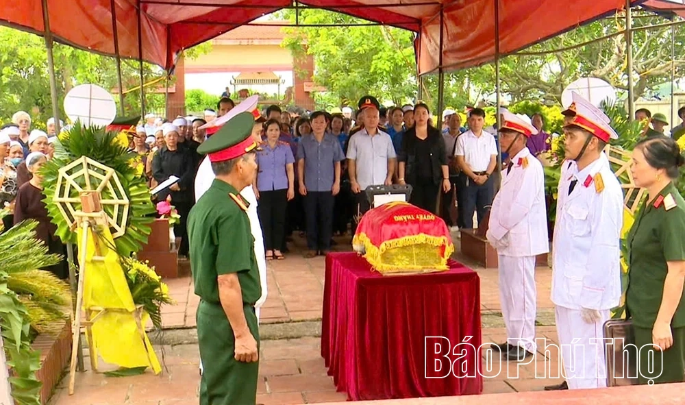 Bình Phú tổ chức lễ đón, truy điệu và an táng hài cốt liệt sĩ Nguyễn Đình Viễn