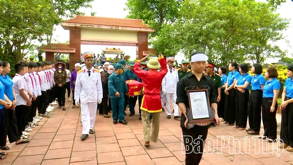 Bình Phú tổ chức lễ đón, truy điệu và an táng hài cốt liệt sĩ Nguyễn Đình Viễn