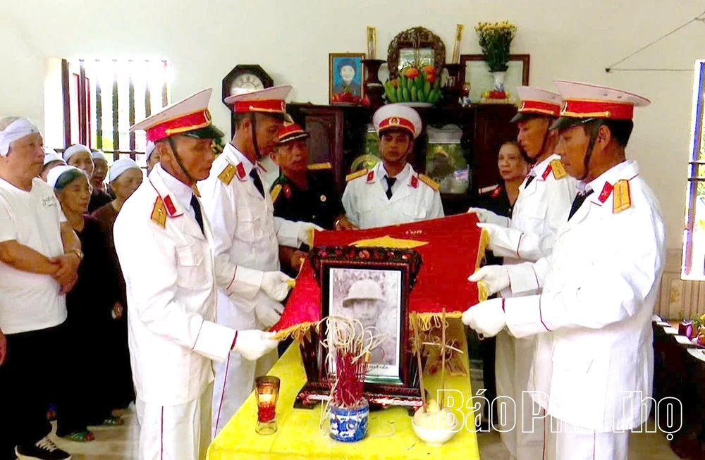 Bình Phú tổ chức lễ đón, truy điệu và an táng hài cốt liệt sĩ Nguyễn Đình Viễn