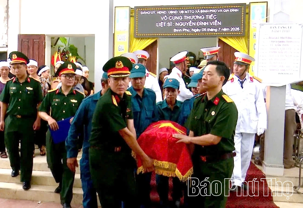Bình Phú tổ chức lễ đón, truy điệu và an táng hài cốt liệt sĩ Nguyễn Đình Viễn