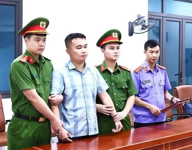 Phê chuẩn lệnh bắt khẩn cấp nam giáo viên trong vụ điểm Toán cao bất thường ở Tuyên Quang