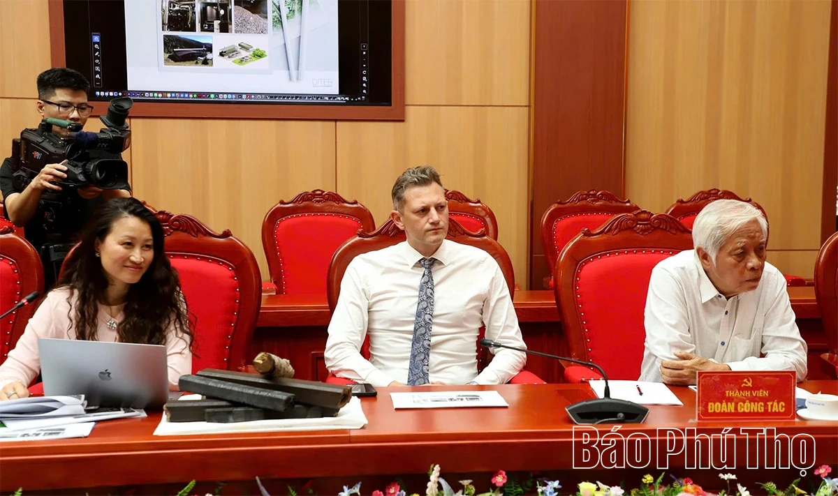 Đẩy mạnh chuyển đổi xanh: Động lực cho sự phát triển bền vững của Đất Tổ