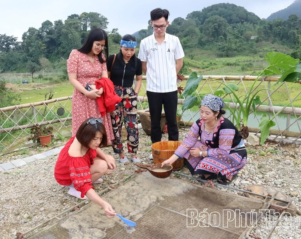 The Unique Craft of Do Paper Making