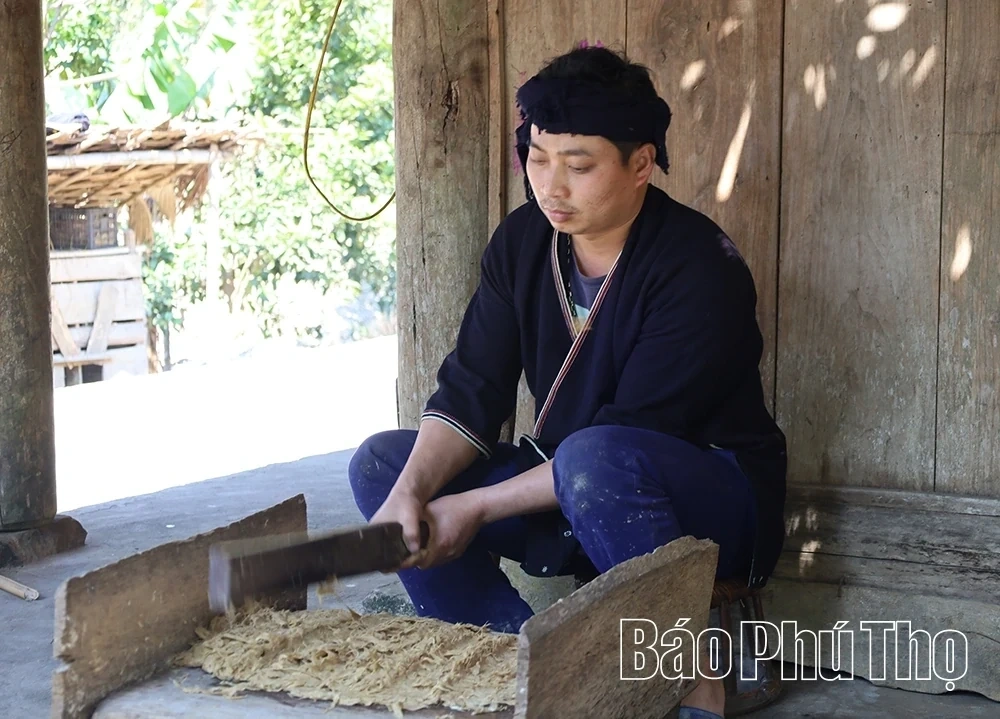 The Unique Craft of Do Paper Making