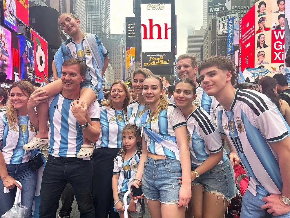 Chung kết World Cup 2026: Cổ động viên Argentina biến New York thành sàn diễn Tango