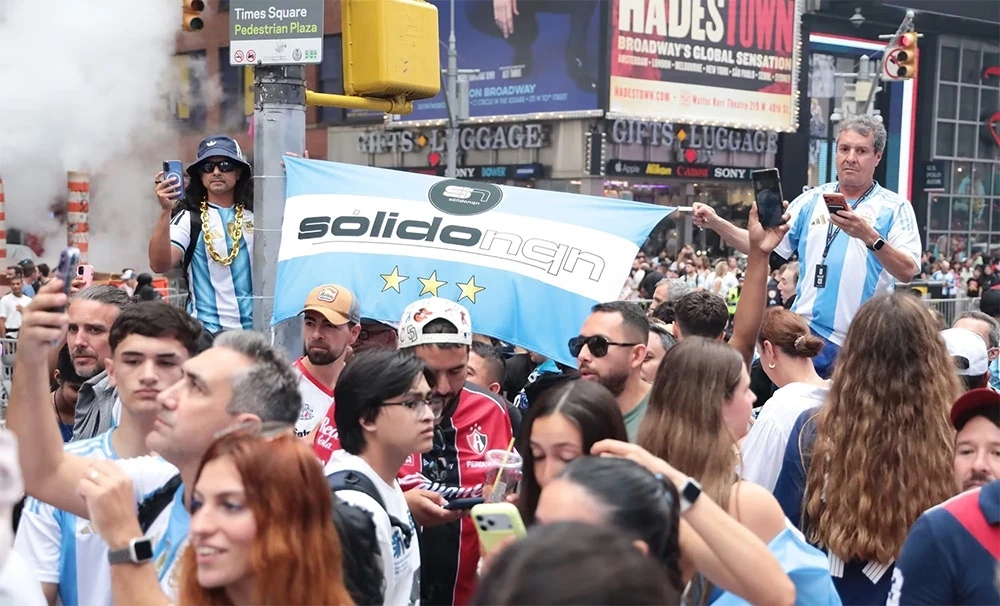 Chung kết World Cup 2026: Cổ động viên Argentina biến New York thành sàn diễn Tango