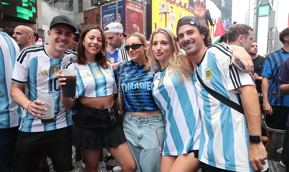 Chung kết World Cup 2026: Cổ động viên Argentina biến New York thành sàn diễn Tango