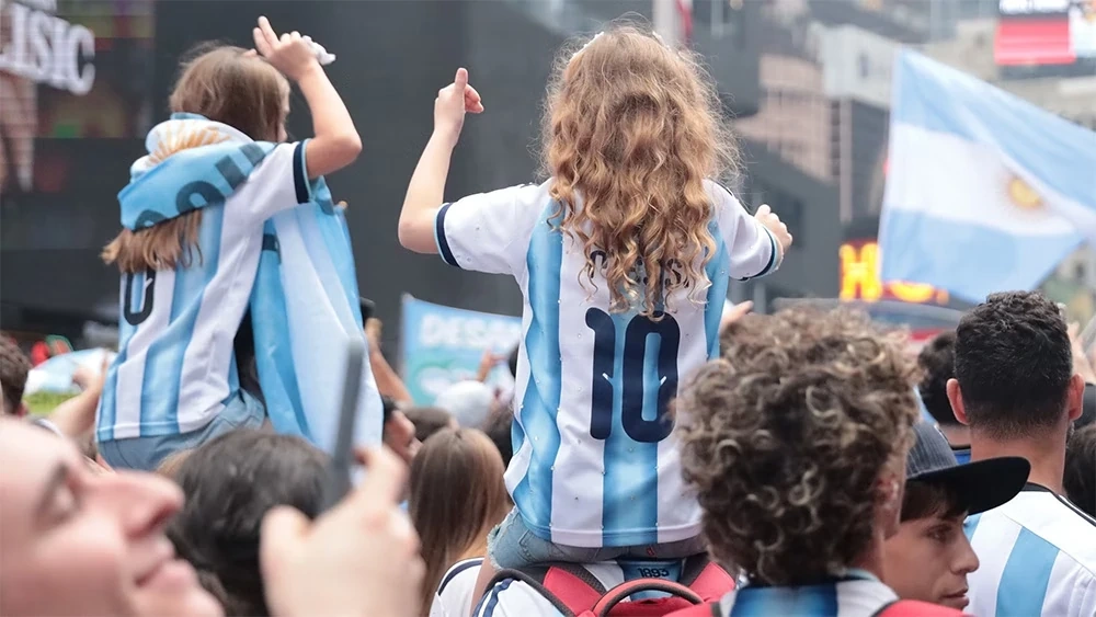 Chung kết World Cup 2026: Cổ động viên Argentina biến New York thành sàn diễn Tango