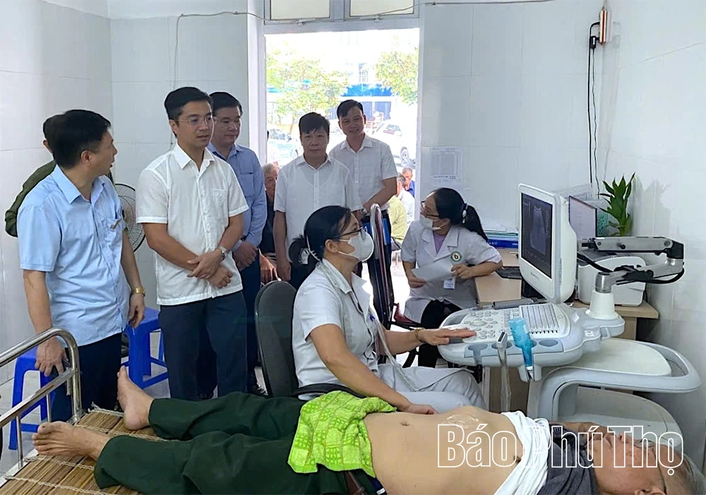 Khám bệnh, cấp thuốc miễn phí cho người có công với cách mạng ở Quảng Yên