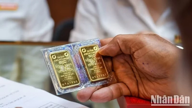 Giá vàng ngày 25/7: Vàng SJC tăng mạnh chiều mua vào